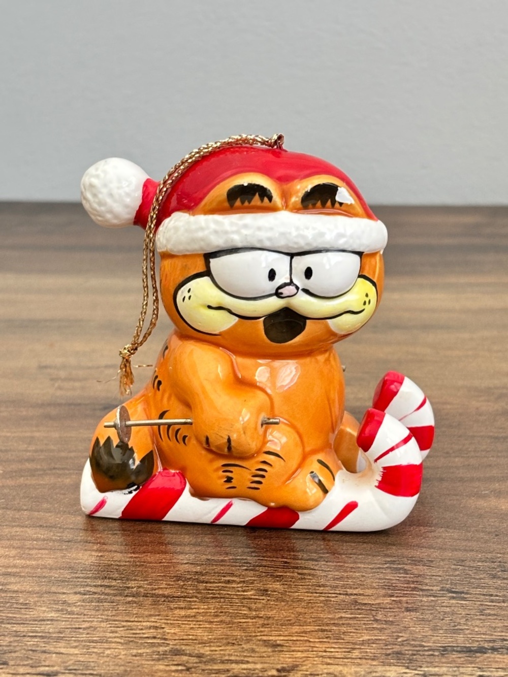 VINTAGE 1981 ENESCO Garfield Santa Hat Candy Cane Skis Christmas Ornament Decor